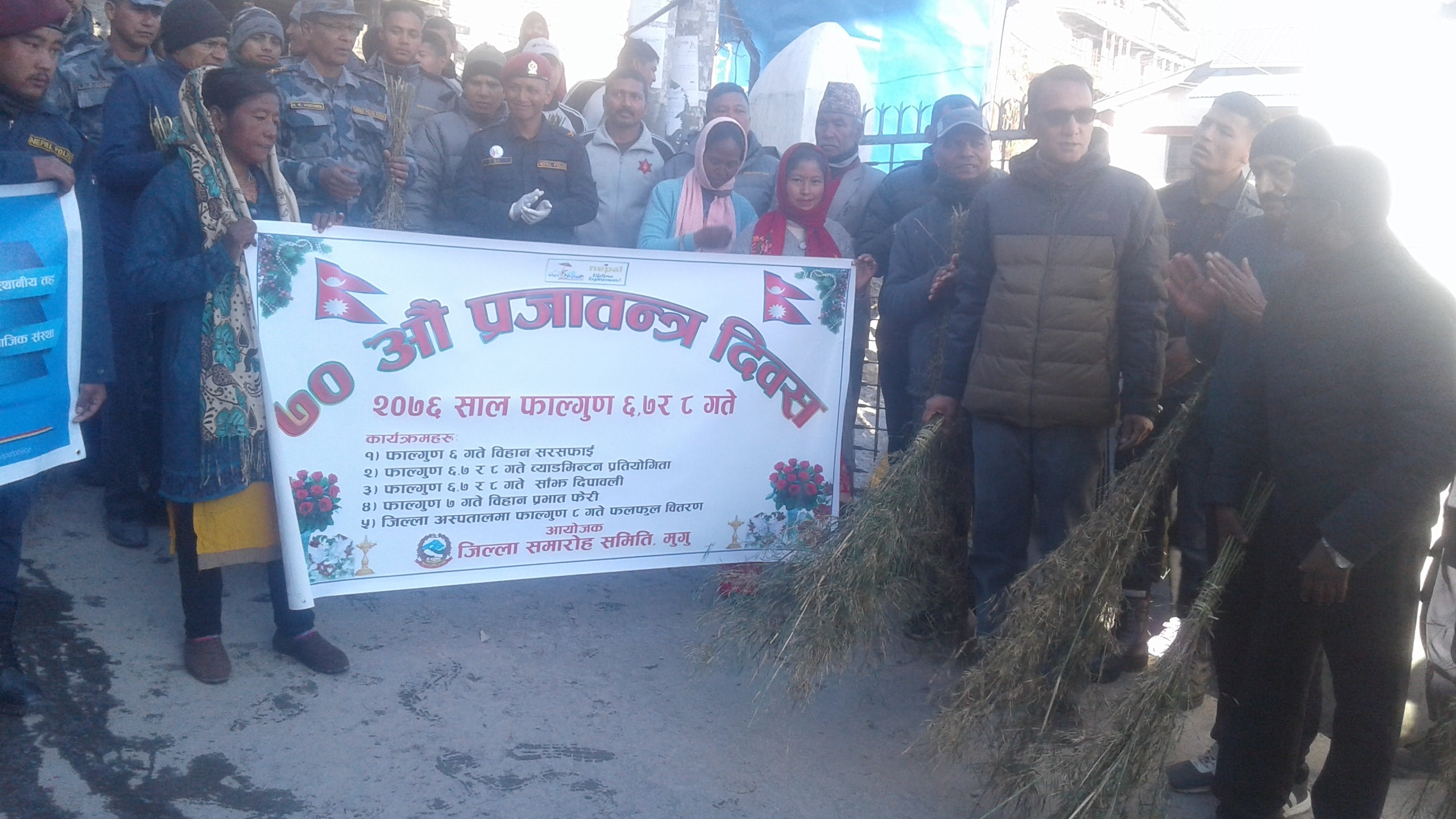 ७० औै‌ं प्रजातन्त्र दिवश मनाउने सन्दर्भमा आज मिति २०७६।११।०६ गते पहिलाे दिनकाे कार्यक्रम अन्तर्गत गमगढी बजार क्षेत्रकाे सरसफाई कार्यक्रमका केहि झलकहरु